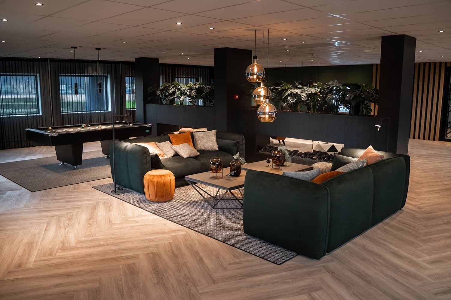 Digilution kantoor interieur met moderne werkplekken